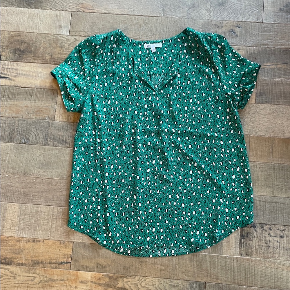 DR2 Green Printed Short Sleeve V-Neck Blouse